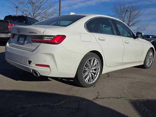 2024 BMW 330e xDrive