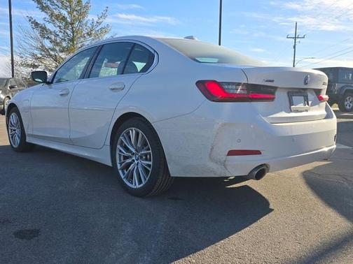 2024 BMW 330e xDrive