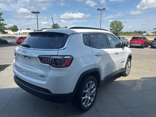 2022 Jeep Compass Latitude Lux