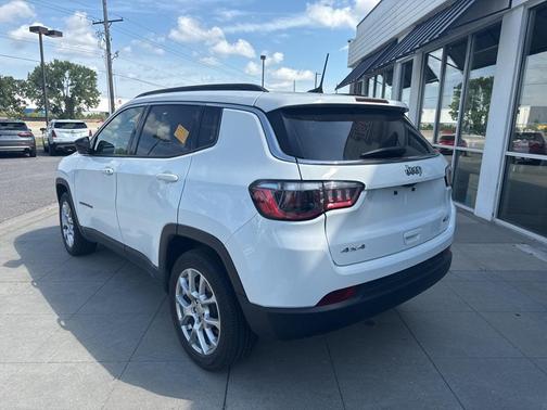 2022 Jeep Compass Latitude Lux
