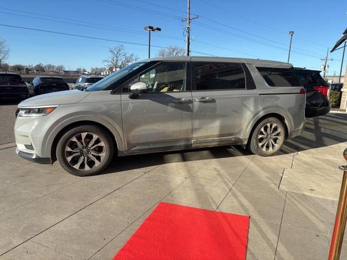 2024 Kia Carnival EX