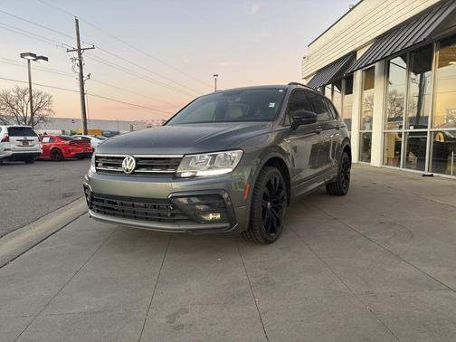 2021 Volkswagen Tiguan 2.0T SE R-Line Black