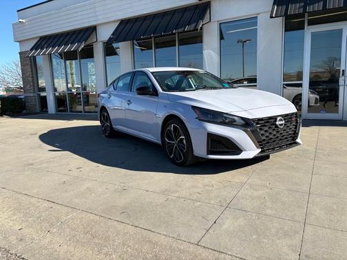 2025 Nissan Altima SR