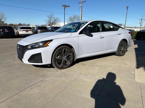 2025 Nissan Altima SR