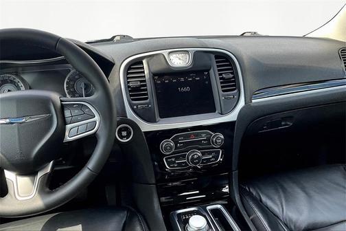 2023 Chrysler 300 Touring L