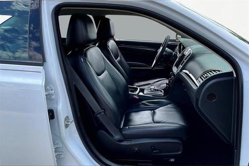 2023 Chrysler 300 Touring L