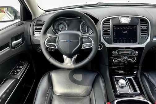 2023 Chrysler 300 Touring L