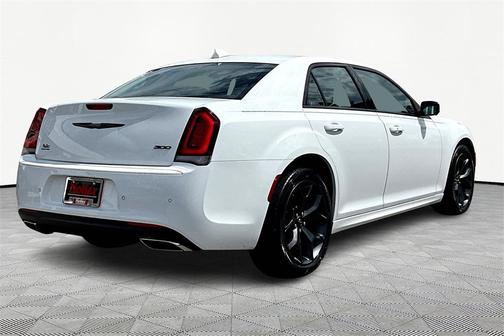 2023 Chrysler 300 Touring L