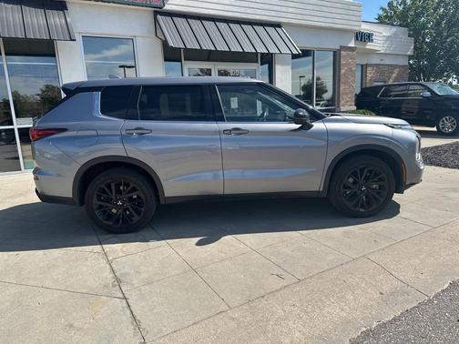 2024 Mitsubishi Outlander SE Black Edition