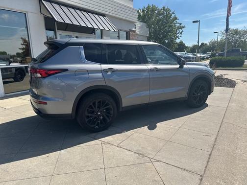 2024 Mitsubishi Outlander SE Black Edition