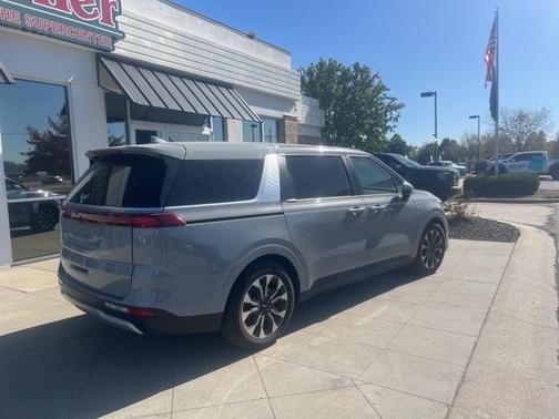 2024 Kia Carnival EX