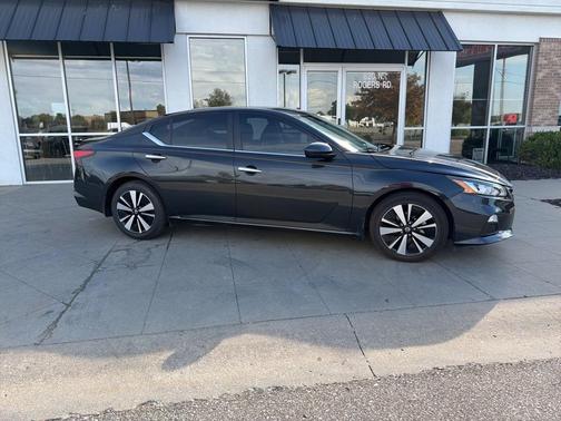 2022 Nissan Altima 2.5 SV