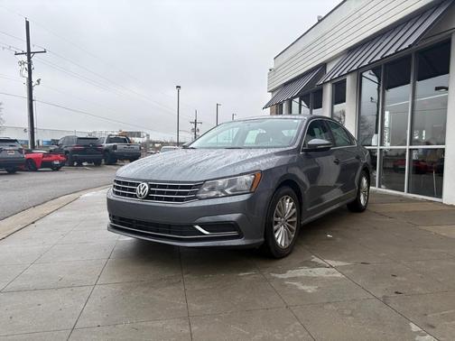 2016 Volkswagen Passat 1.8T R-Line w/ Comfort