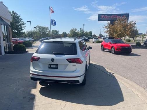 2022 Volkswagen Tiguan 2.0T SE R-Line Black