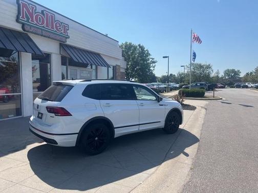 2022 Volkswagen Tiguan 2.0T SE R-Line Black
