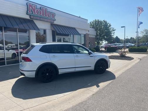 2022 Volkswagen Tiguan 2.0T SE R-Line Black