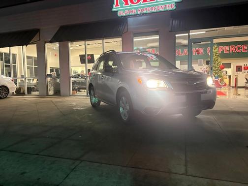 2016 Subaru Forester 2.5i