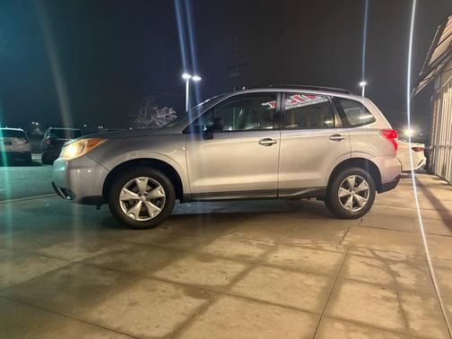 2016 Subaru Forester 2.5i