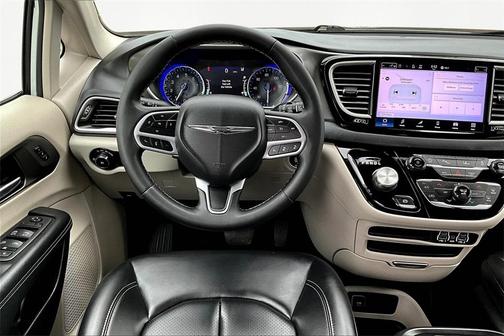2023 Chrysler Pacifica Touring-L