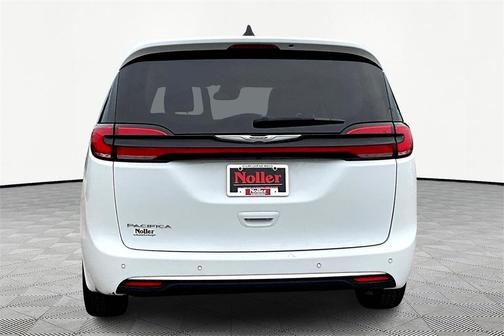 2023 Chrysler Pacifica Touring-L