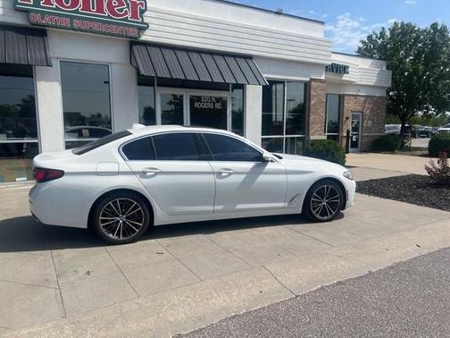 2022 BMW 530 i