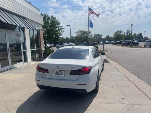 2022 BMW 530 i