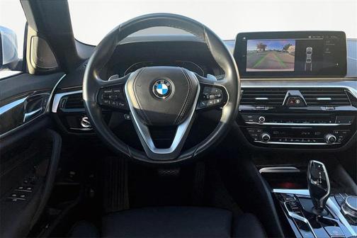 2022 BMW 530 i