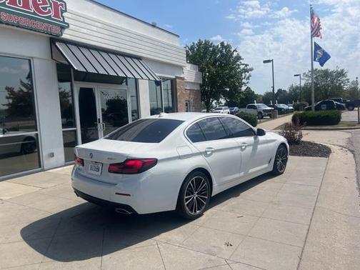 2022 BMW 530 i