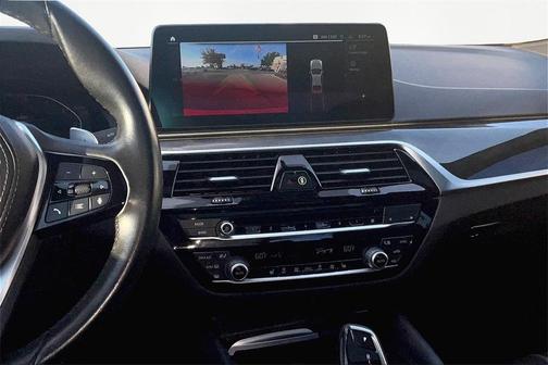 2022 BMW 530 i