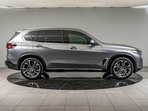 Skyscraper Grey Metallic 2025 BMW X5 xDrive40i