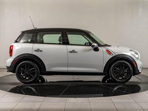 Light White 2014 MINI Countryman Cooper