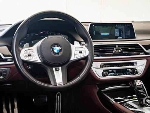 2022 BMW M760 xDrive