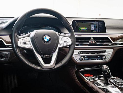 2020 BMW 740 740i