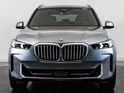 Gray Metallic 2025 BMW X5 xDrive40i