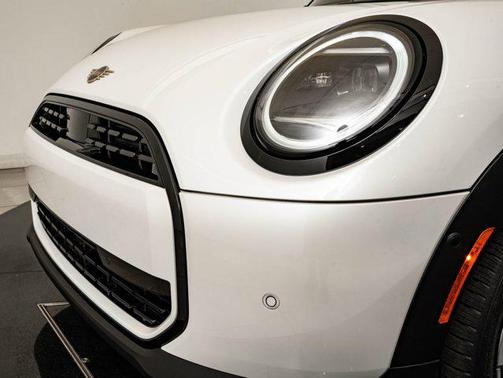 White Metallic 2026 MINI Hardtop Oxford Edition