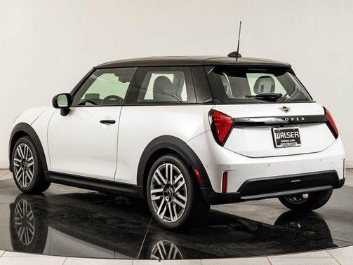 White Metallic 2026 MINI Hardtop Oxford Edition