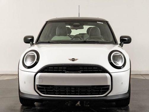 White Metallic 2026 MINI Hardtop Oxford Edition