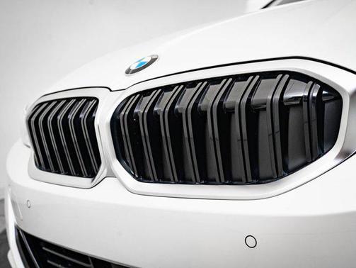 2025 BMW 330 i xDrive