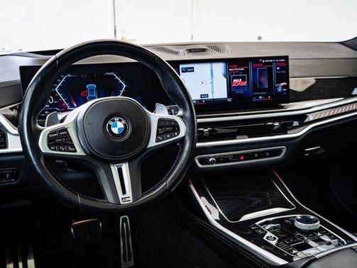 2023 BMW X7 M60i