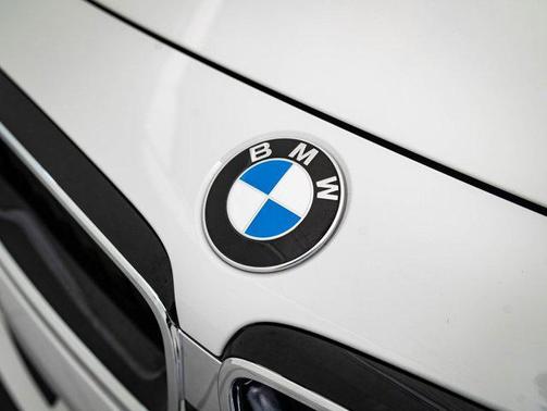2023 BMW 230 i