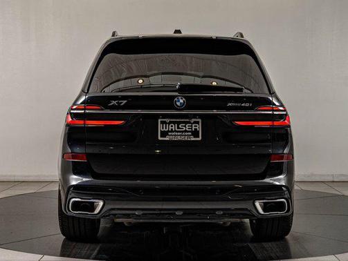 Black Sapphire Metallic 2025 BMW X7 xDrive40i