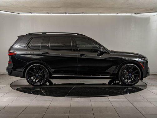 Black Sapphire Metallic 2025 BMW X7 xDrive40i
