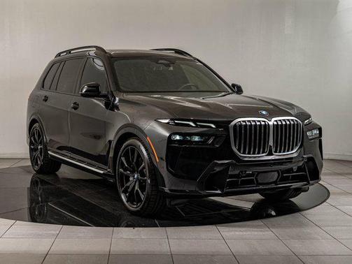 Black Sapphire Metallic 2025 BMW X7 xDrive40i