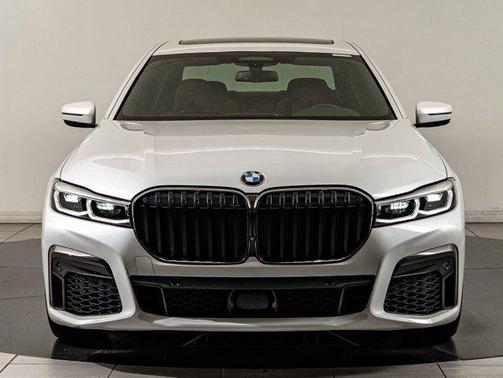 Mineral White Metallic 2022 BMW 750 i xDrive