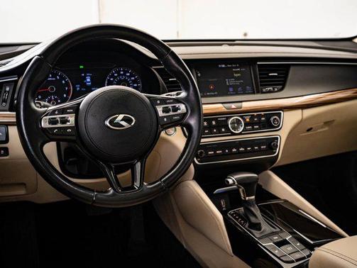 2019 Kia Cadenza Technology