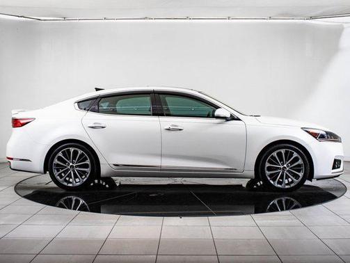 2019 Kia Cadenza Technology