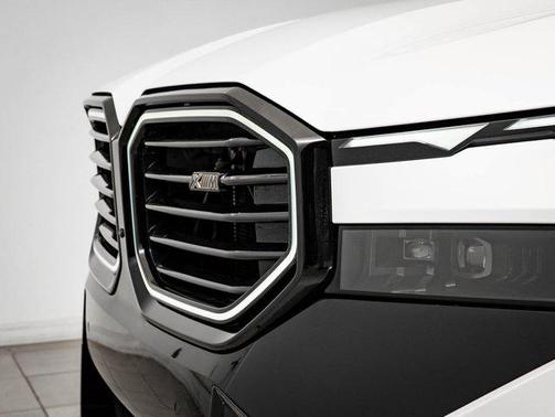 2025 BMW XM Sports Activity Vehicle