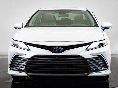2023 Toyota Camry Hybrid XLE