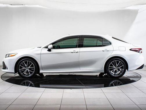 2023 Toyota Camry Hybrid XLE