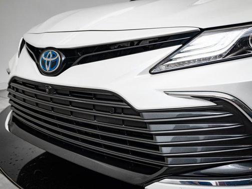 2023 Toyota Camry Hybrid XLE